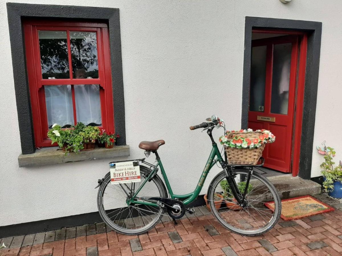 Отель Nellys Bed And Bikes Вэстпорт Экстерьер фото